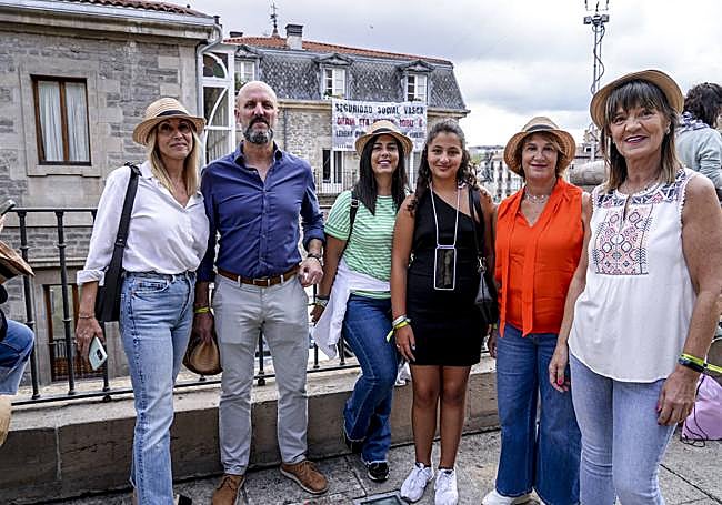 Elvira González, Kike Herrera, Maite Rosado, Annia García, Pepi Rozas y Yolanda Cid.