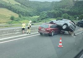 Desaparecen las retenciones en la A-8 por un accidente en Ontón