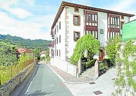 El recorrido comienza en las calles de Ibarrangelu.