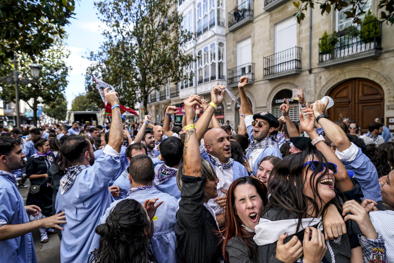 La fiesta sin fin de neskas y blusas
