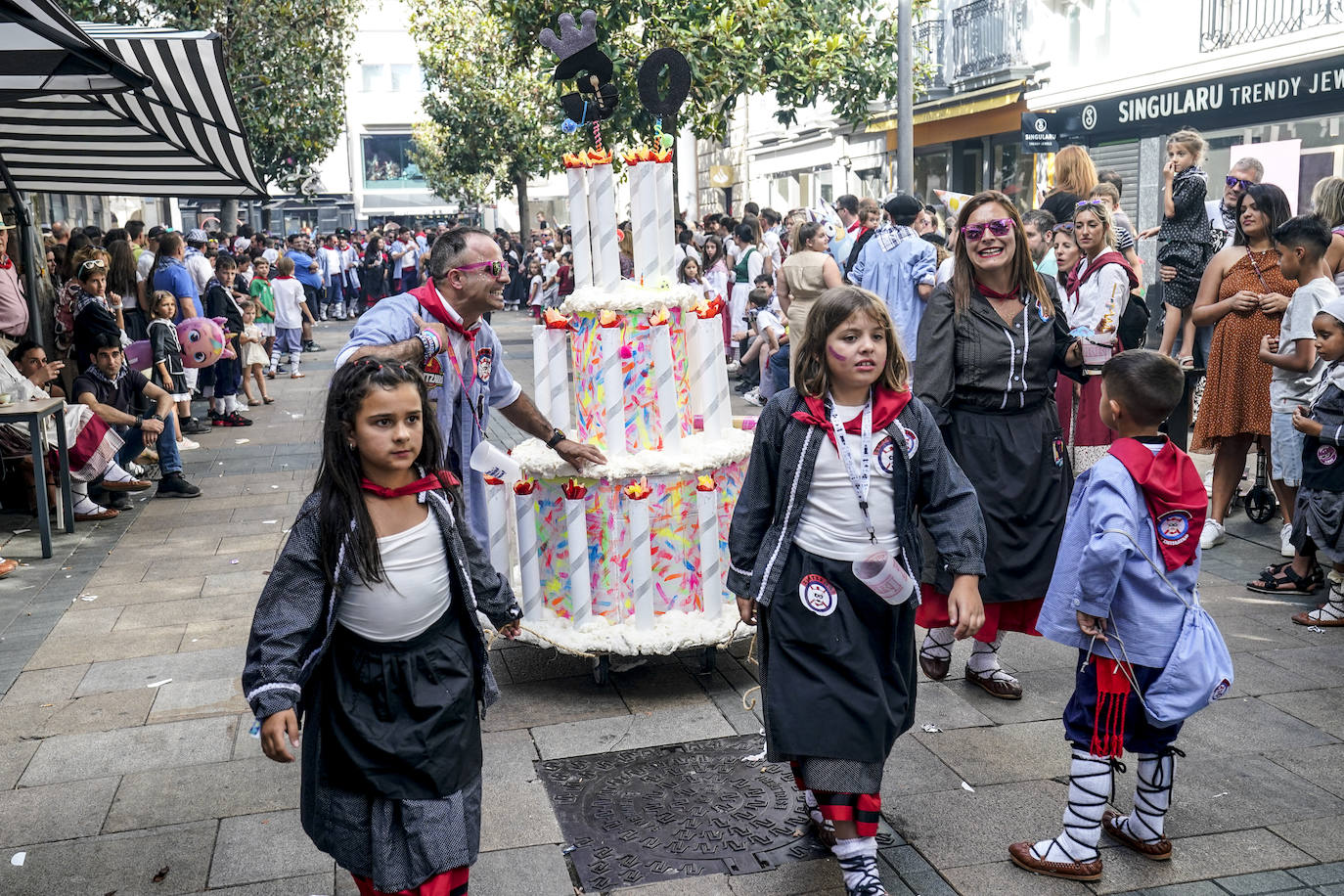 La fiesta sin fin de neskas y blusas