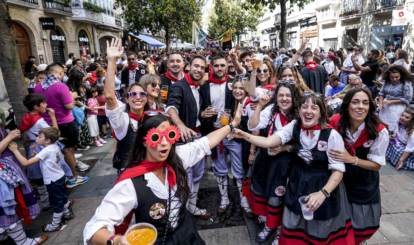 La fiesta sin fin de neskas y blusas