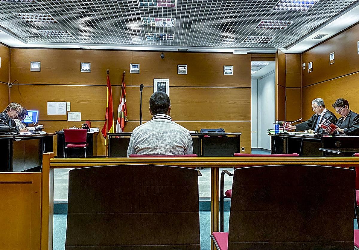 El ahora procesado por un segundo caso de maltrato machista, durante el juicio que perdió hace 40 días.