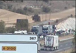 El vuelco de un camión obliga a cortar la A-1 sentido Madrid