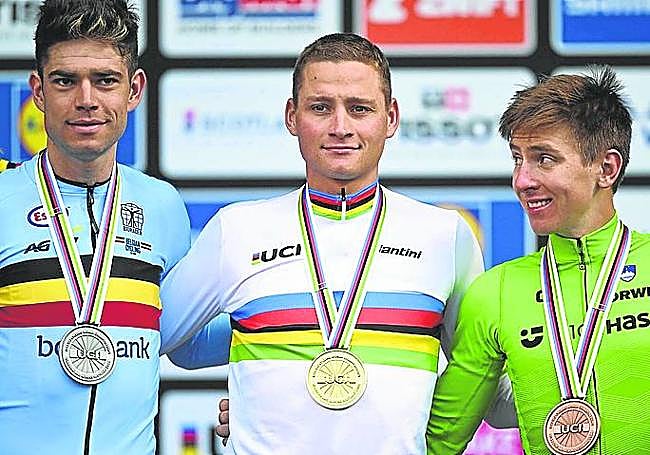 Van Aert, Van der Poel y Pogacar en el podio.
