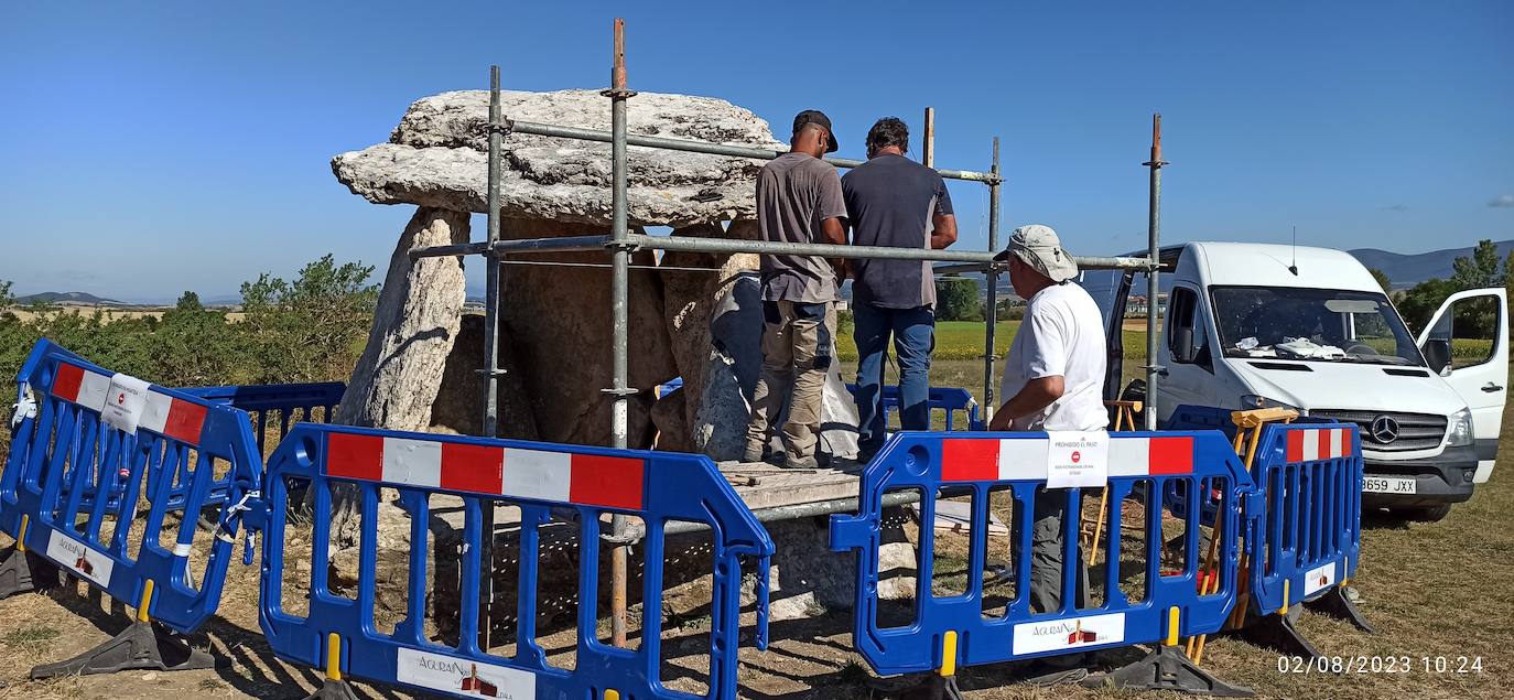 La intervención para recuperar los daños ocasionados en el dolmen concluyó el lunes pasado.