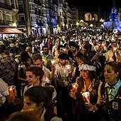 Una multitud despide a Celedón en su regreso a la torre de San Miguel