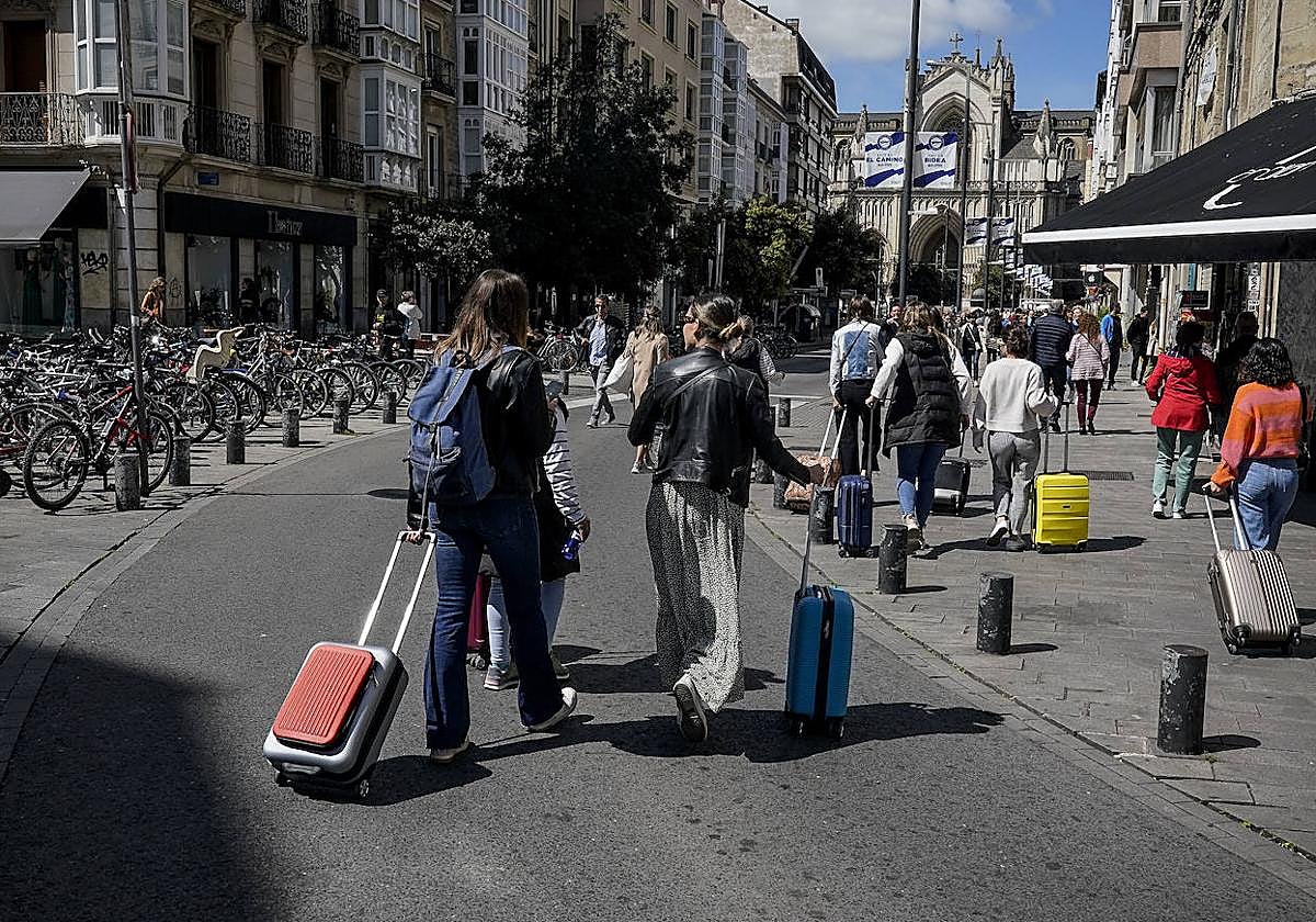 La Blanca sirve de imán para turistas, la mayoría llegados de otros rincones de España.