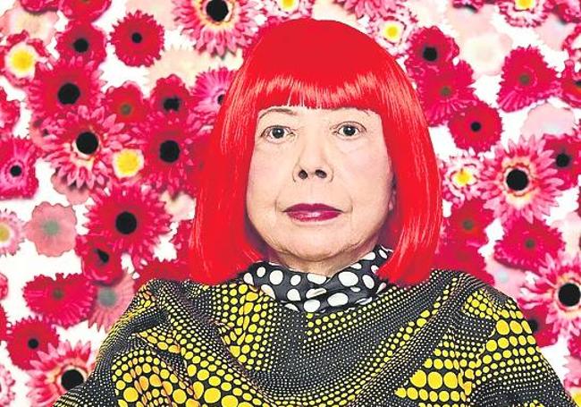 Kusama, ante su obra 'Flower Obsession'.