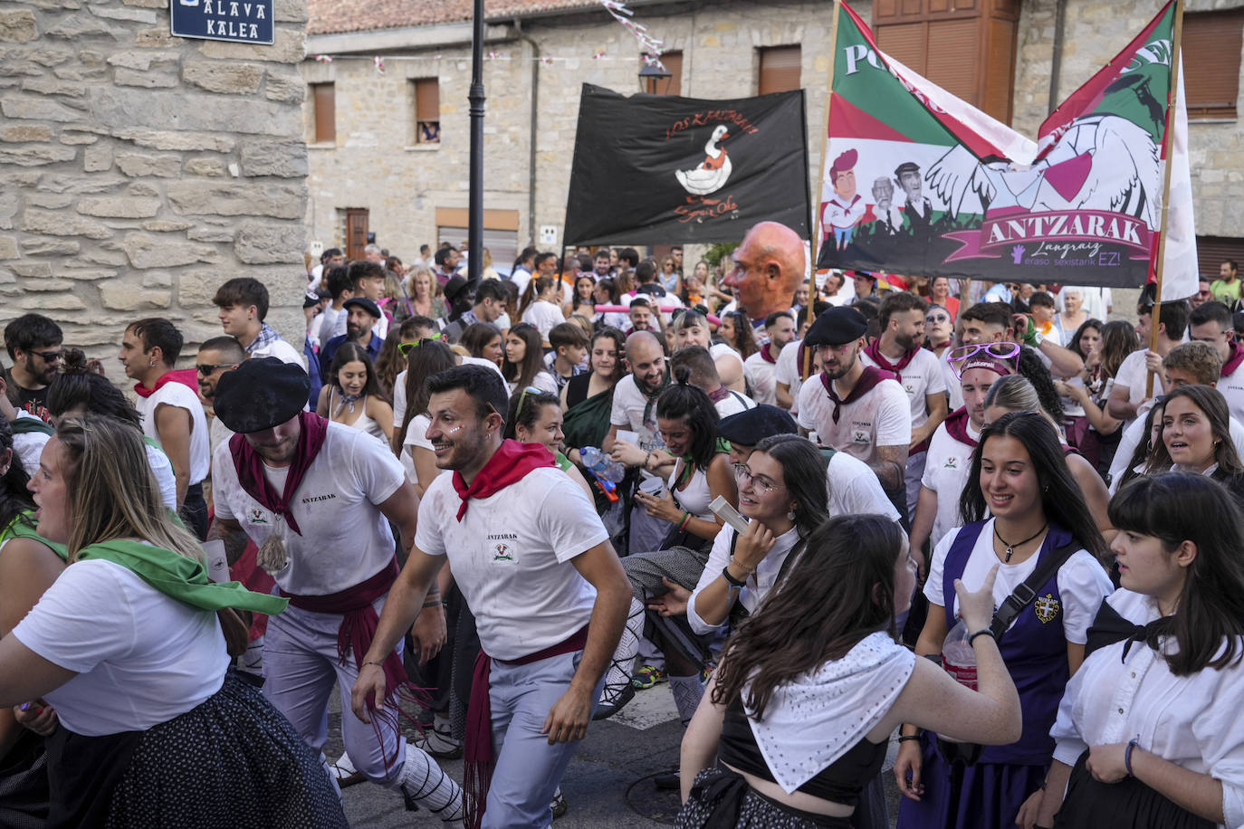 La Bajada del Brujo en Nanclares de la Oca, en imágenes