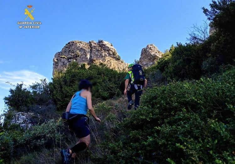 Imagen principal - Rescatan a una montañera vasca perdida en el paraje de Cellorigo, en Haro