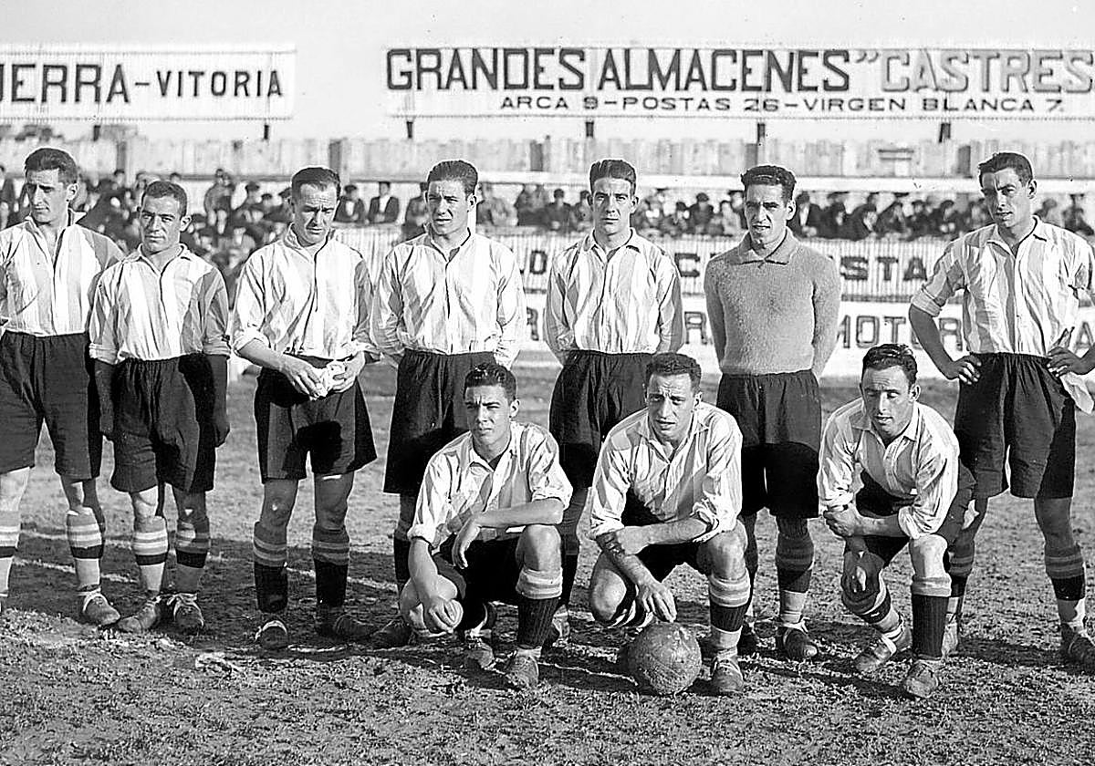 Mendizorroza. Alineación del Alavés de finales de los años 20.