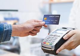 Facua advierte a los comercios que usan la excusa del datáfono averiado