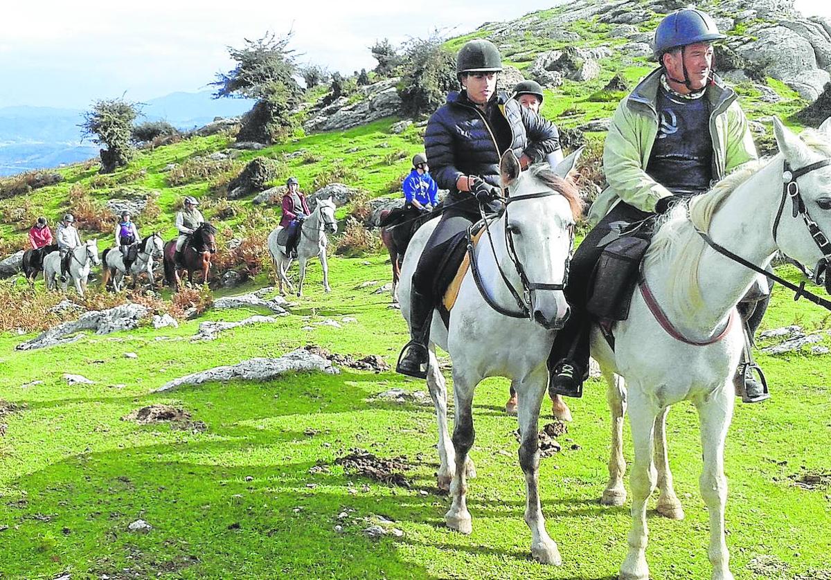 La propuesta está dirigida a personas con cierta experiencia a caballo.