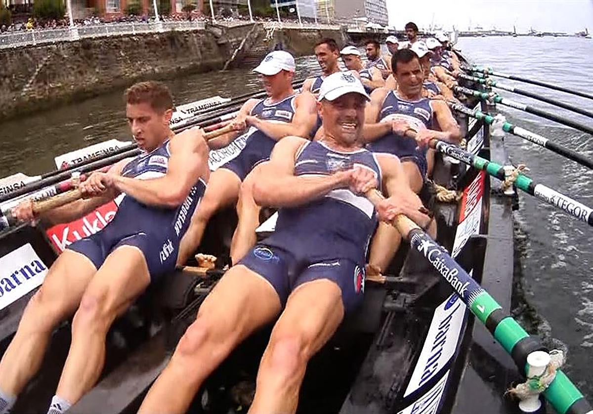 Interior de la trainera de Urdaibai.