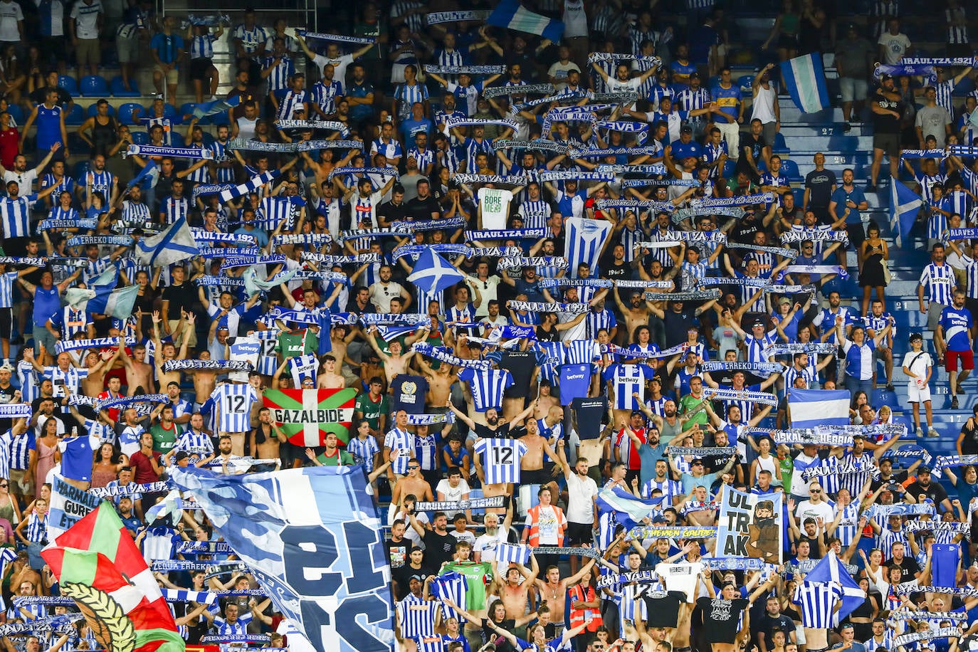El fútbol de Primera vuelve a Mendizorroza