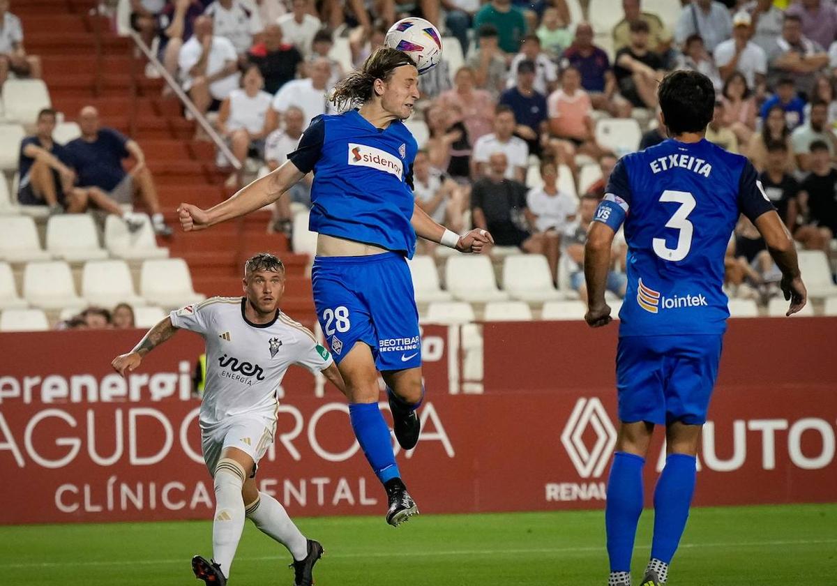 Félix Garreta estrenó titularidad con gol.