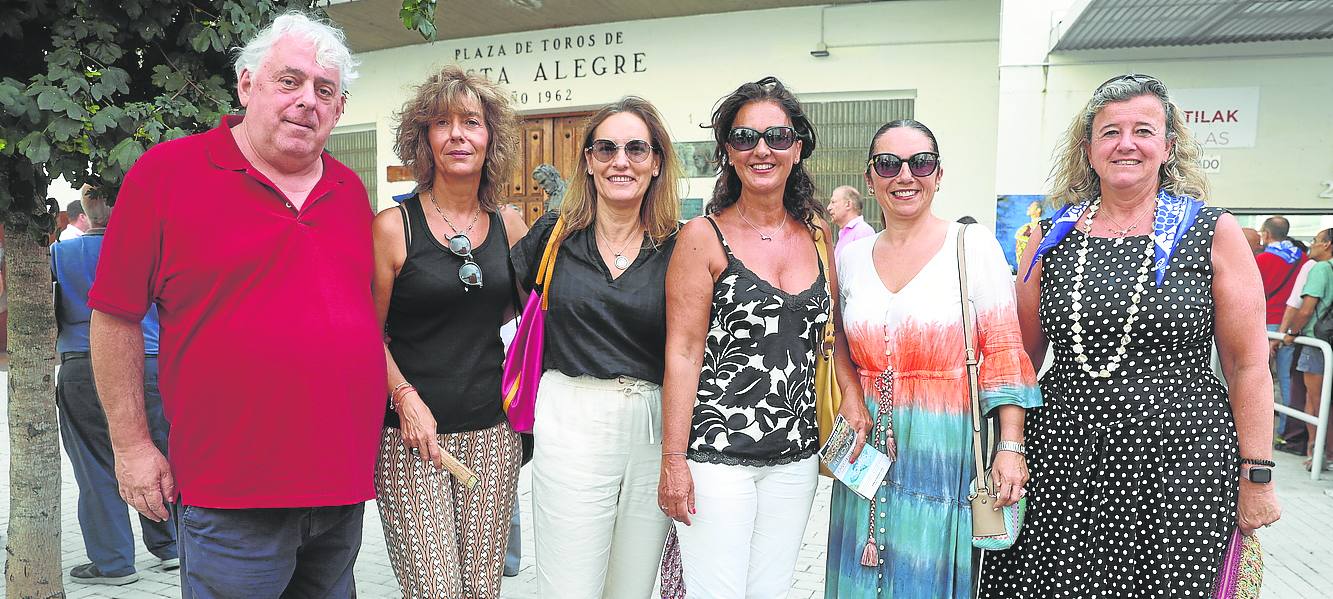 Javier Oleaga, Marieli Fernández, Miren Tardienta, Celia Albizu, Marta Hernández y Teresa Laespada. 
