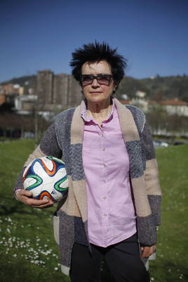 ¿Os imagináis un saque de honor en San Mamés de la pionera del fútbol femenino vizcaíno?