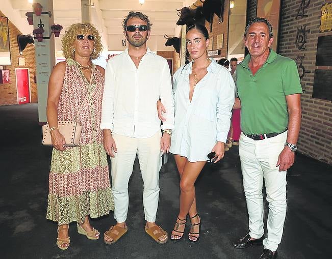 Nuria Goñi, Andoni Muniain, María Rueda y Fernando Muniain.
