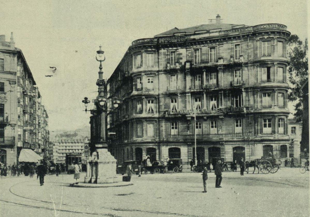 La sde del Crédito de la Unión Minera, en la Plaza Circular.