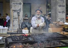 Llodio degusta miles de morcillas en el tramo final de sus fiestas