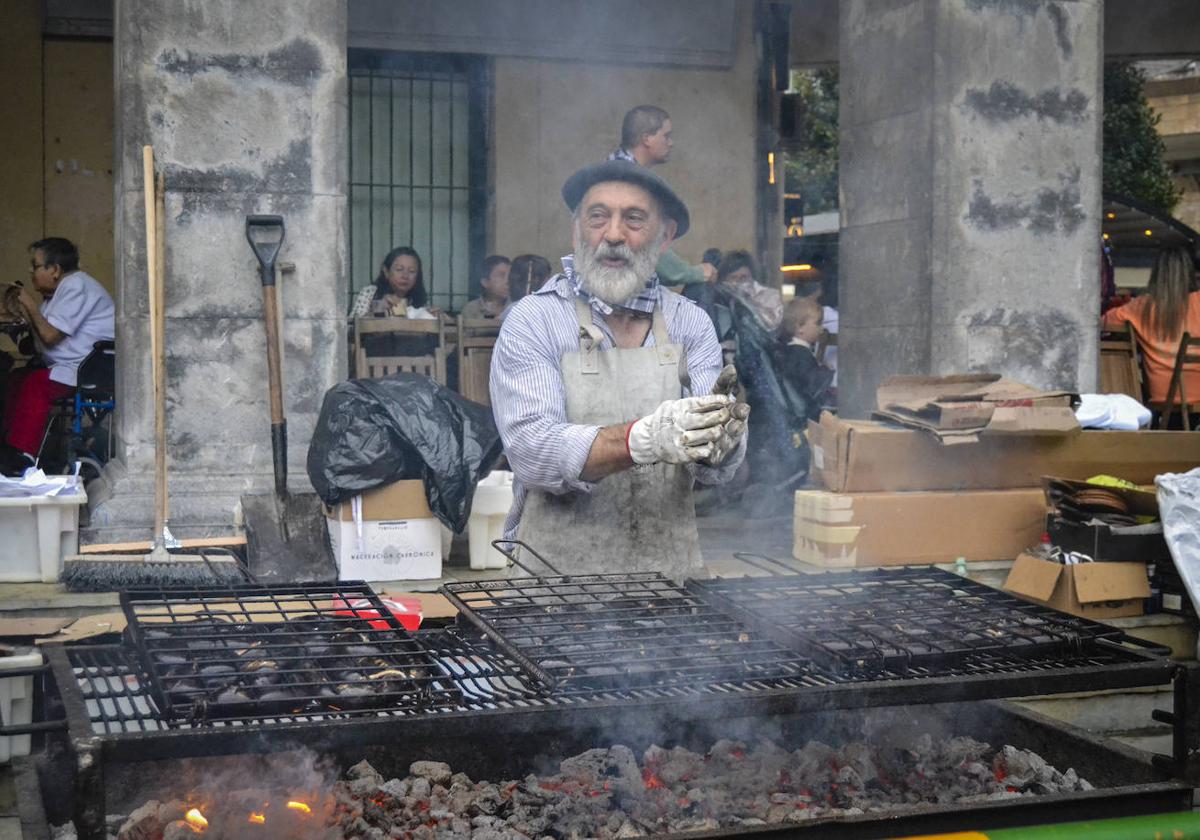 Llodio degusta miles de morcillas en el tramo final de sus fiestas