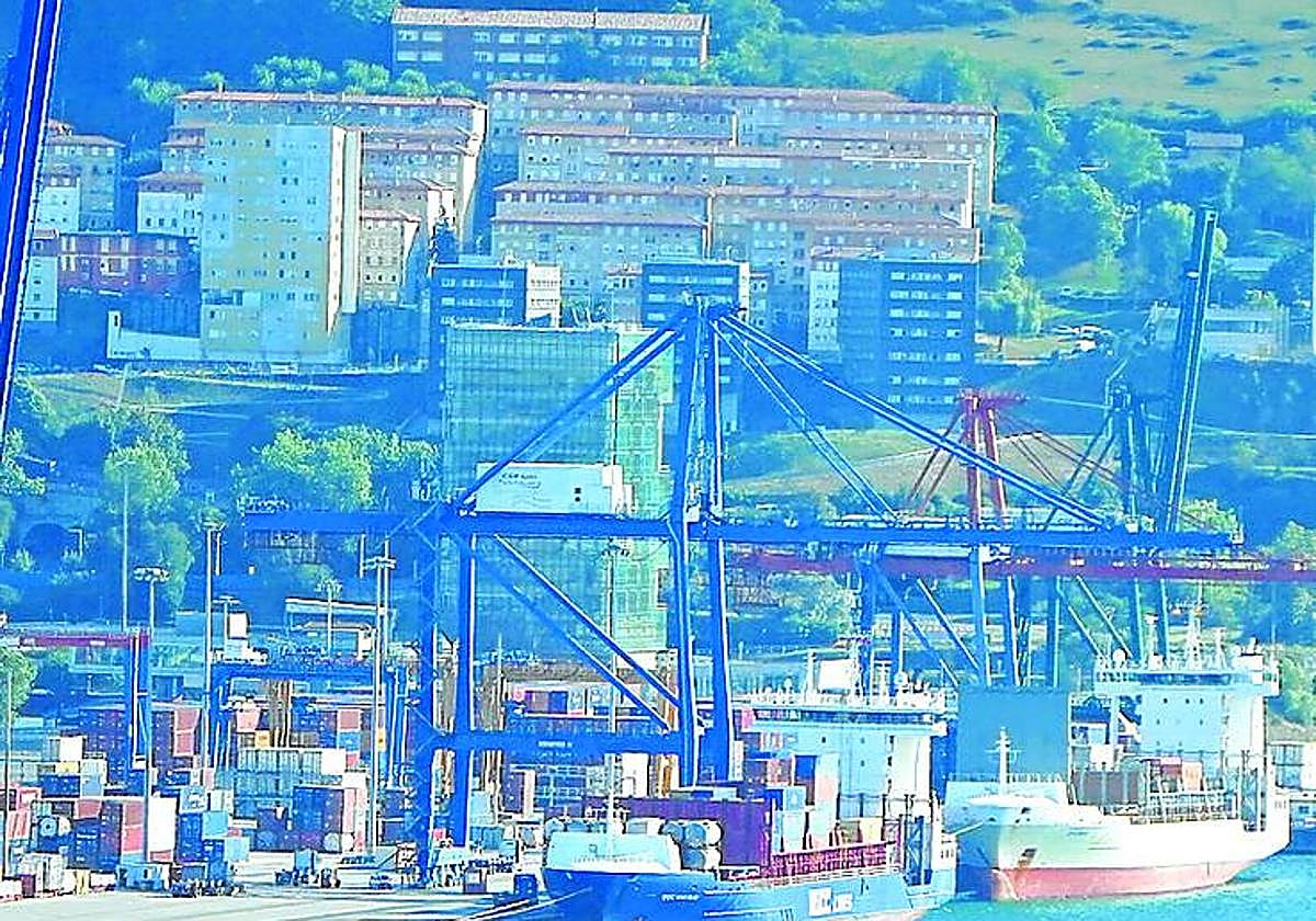 Espacio para la carga de contenedores en Santurtzi