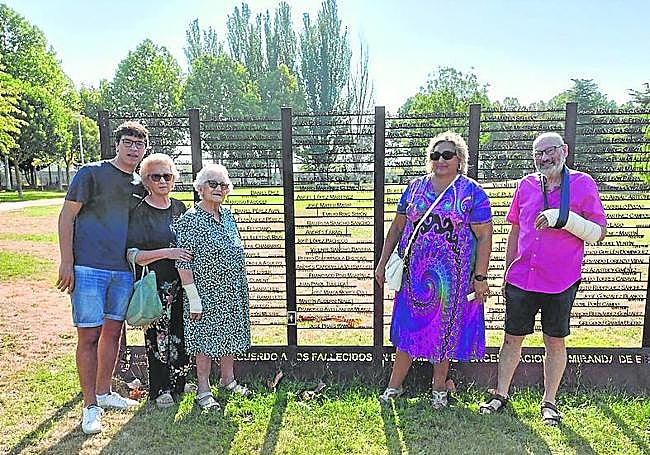 Viaje. La familia recorrió muchos kilómetros para su homenaje.