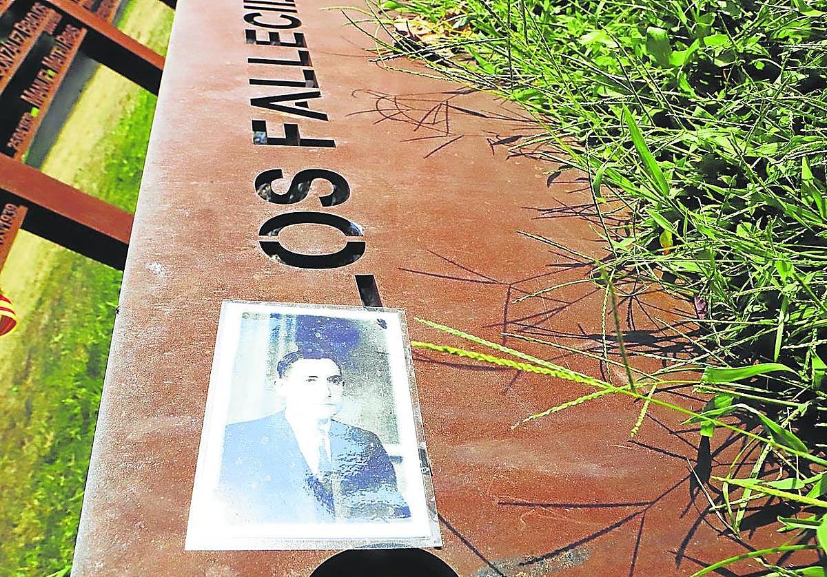 Recuerdo. Cedieron una fotografía para el Centro.