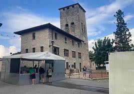 El ataque tuvo lugar en la plaza del pueblo, cerca de la txosna instalada por las fiestas.