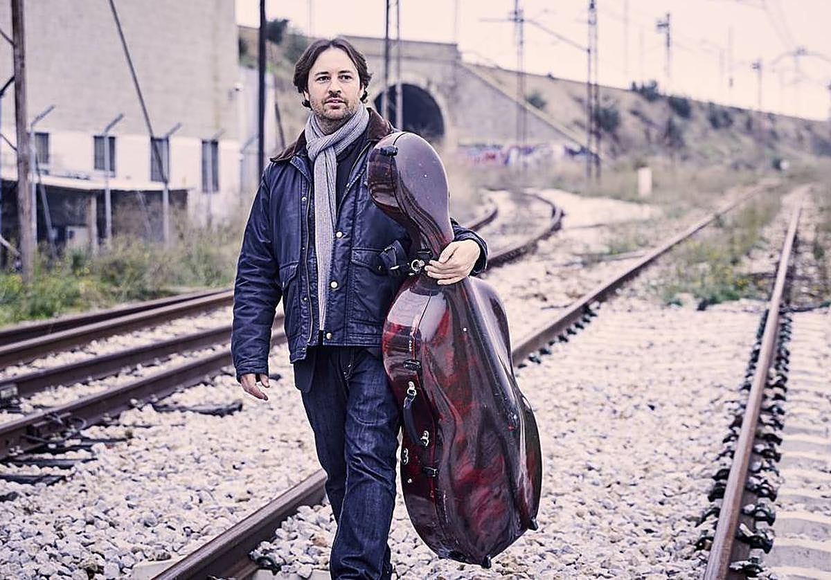 El chelista Josetxu Obregón.