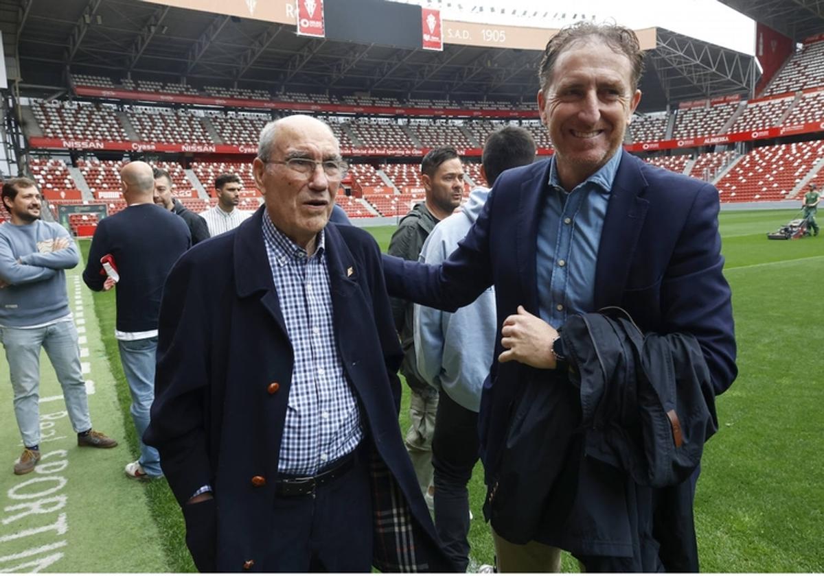 Eraña, con su hijo Iñaki, en abril, en el homenaje al equipo de Carriega.