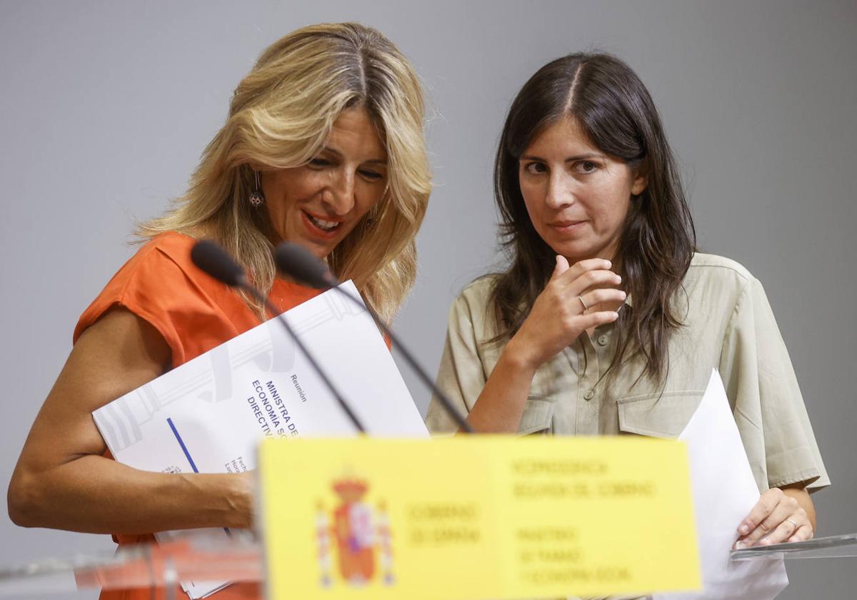 La vicepresidenta segunda del Gobierno y ministra de Trabajo en funciones, Yolanda Díaz, y la presidenta del sindicato mayoritario del fútbol femenino español, FUTPro, Amanda Gutiérrez.