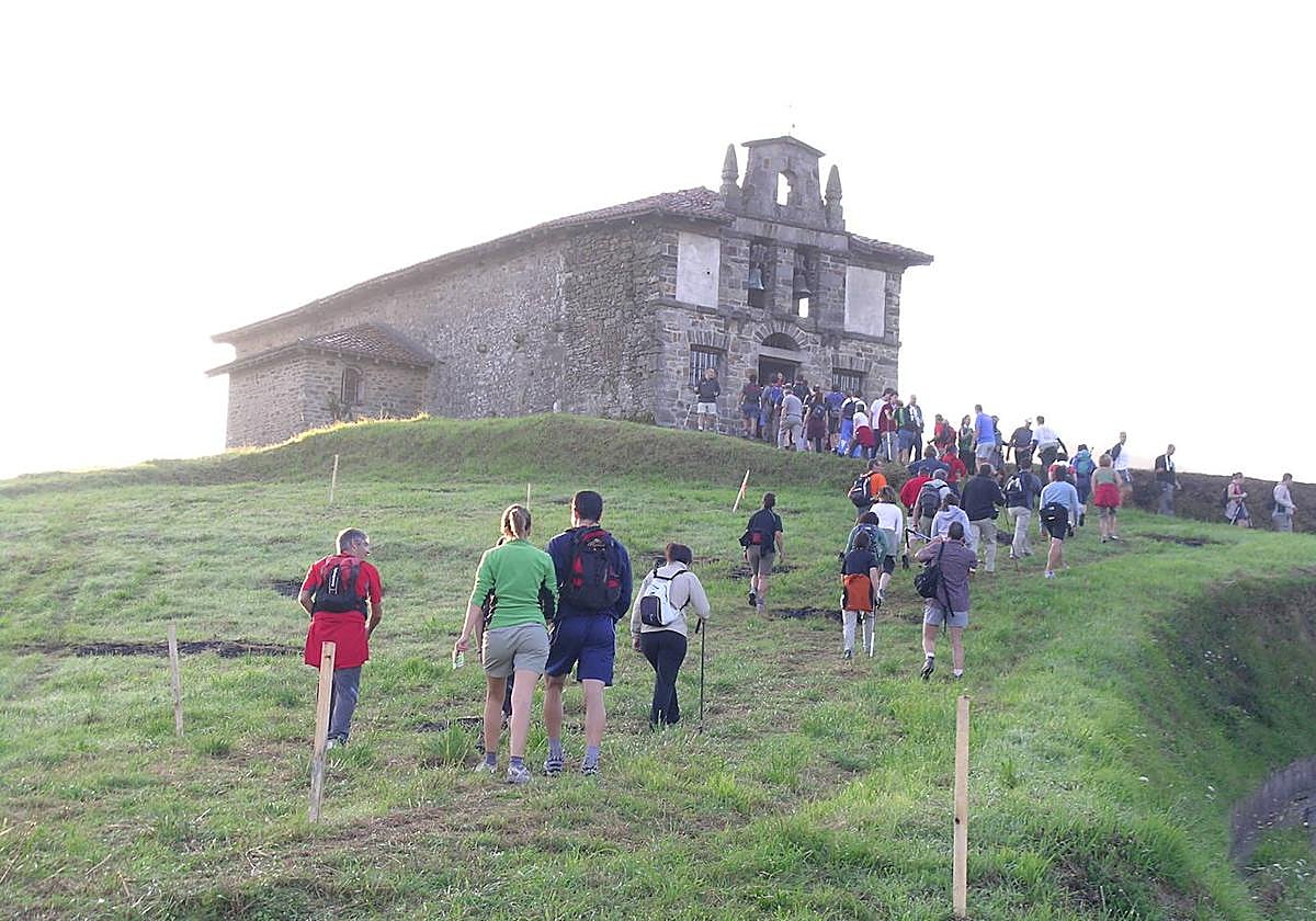 Zeanuri cuenta con casi una veintena de iglesias y ermitas.