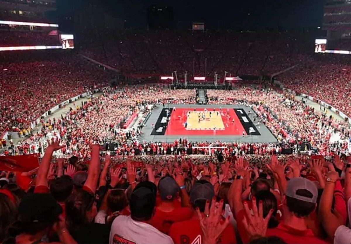 Aspecto de las gradas en el encuentro de voleibol. NCAA