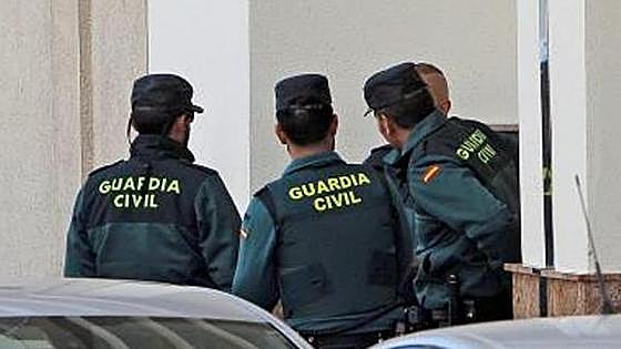 Un bilbaíno denunciado por maltrato atropella en Benicarló a su última pareja
