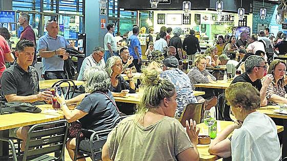 Los hosteleros retrasan las vacaciones para atender a los visitantes