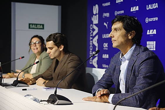 Sergio Fernández, en la presentación de Ianis Hagi.