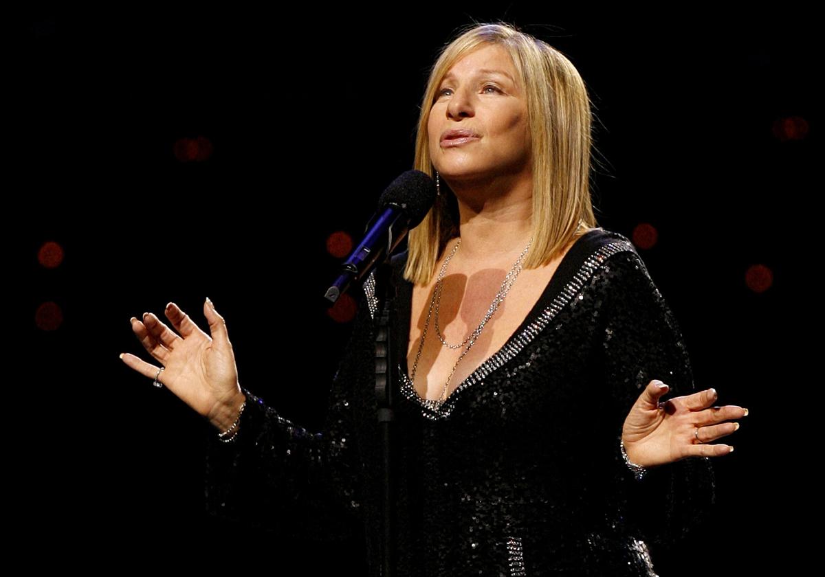 Barbra Streisand durante una actuación en el Madison Square Garden de Nueva York .