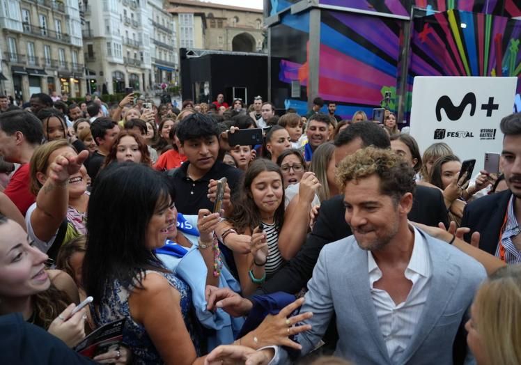 Imagen principal - Vitoria despliega su alfombra naranja para vivir una nueva fiesta de la &#039;tele&#039;