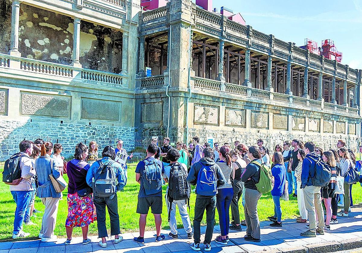 Punta Begoña realiza diferentes tipos de visitas en función del público.