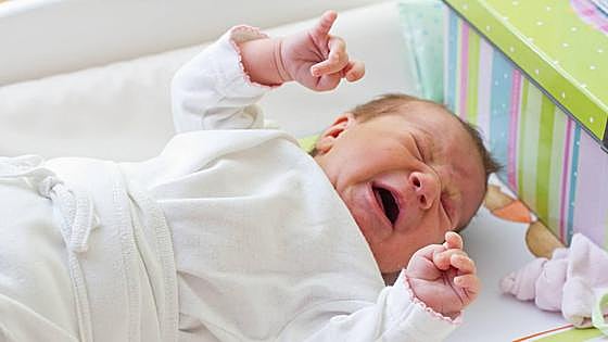 Las redes estallan por las quejas de unos vecinos ante el «insoportable» llanto de un bebé