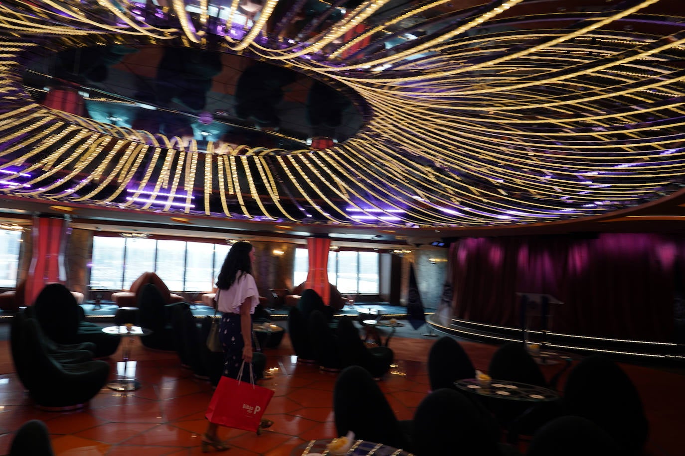 Así el MSC Fantasia, el colosal crucero que ha llegado a Getxo