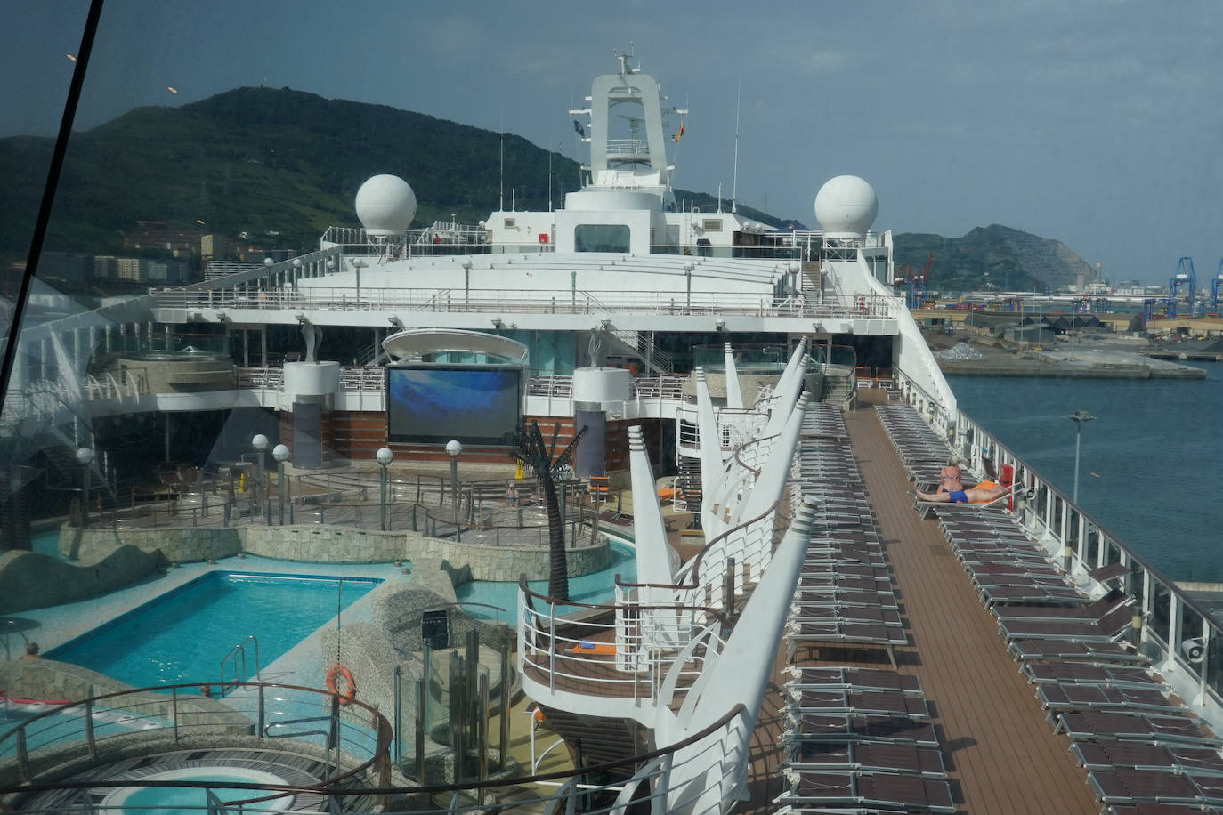 Así el MSC Fantasia, el colosal crucero que ha llegado a Getxo