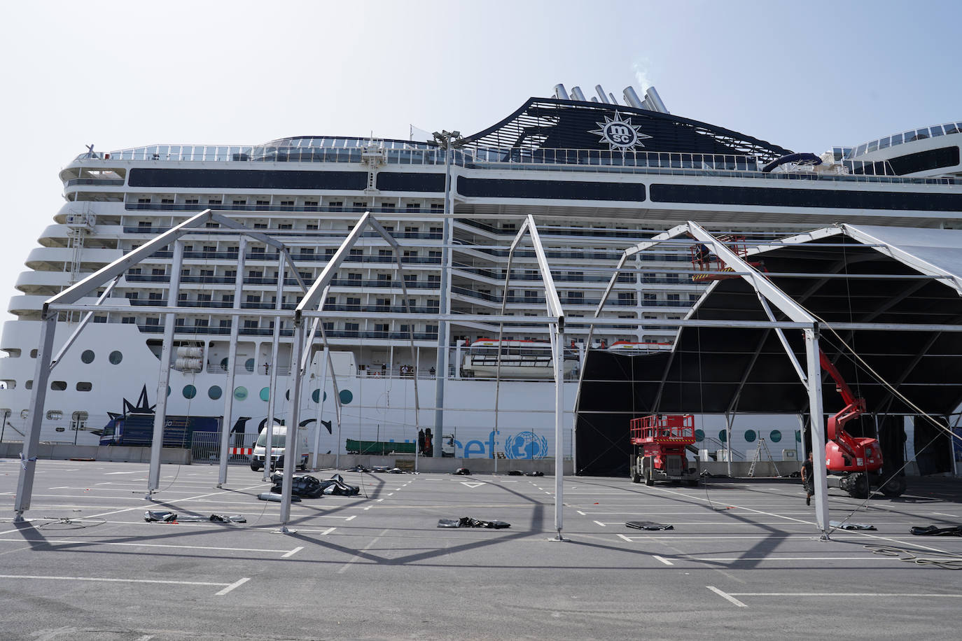 Así el MSC Fantasia, el colosal crucero que ha llegado a Getxo