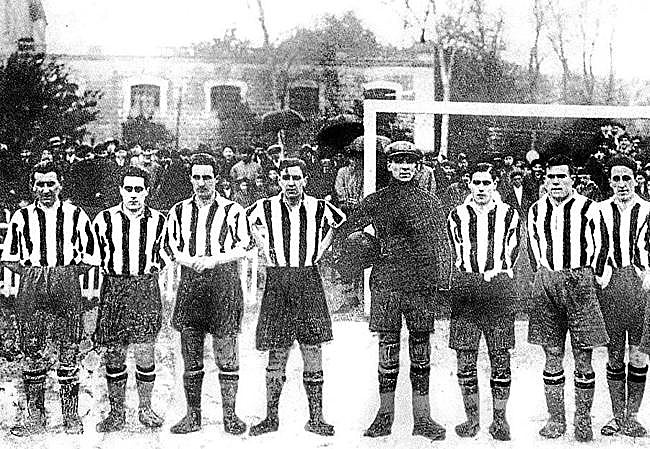 Athletic. Varios jugadores rojiblancos de la época formaron parte del equipo marianista que se enfrentó a la Selección Vitoriana.