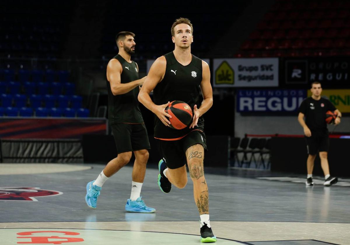 Besson entrena ya a las órdenes de Peñarroya.