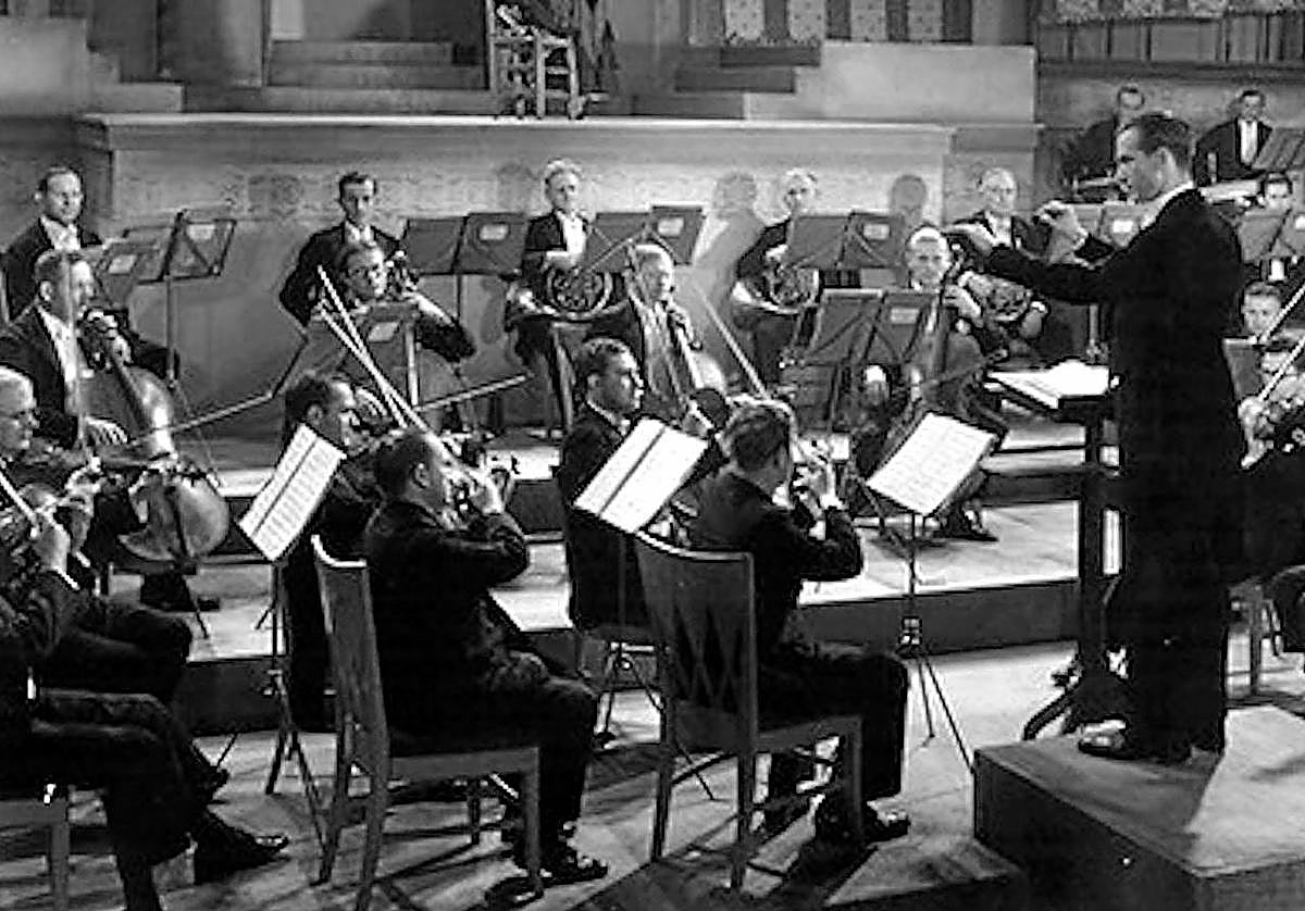 Leo Borchard, que arriba aparece dirigiendo la Filarmónica de Berlín.