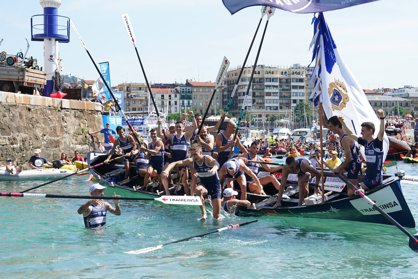 Las imágenes de la celebración de Urdaibai tras coronar La Concha
